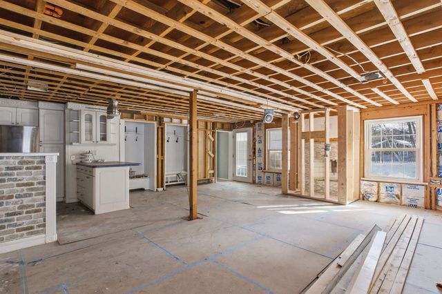 77 Straw Road, Manchester, NH 03102