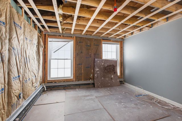 77 Straw Road, Manchester, NH 03102