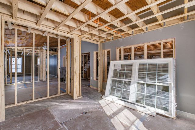 77 Straw Road, Manchester, NH 03102