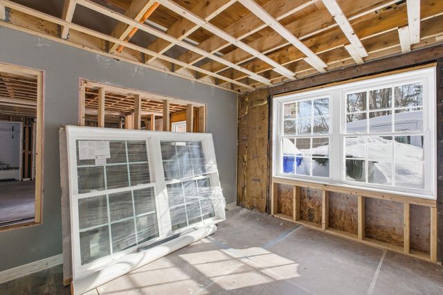 77 Straw Road, Manchester, NH 03102