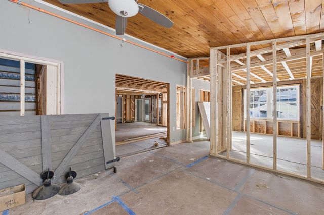 77 Straw Road, Manchester, NH 03102