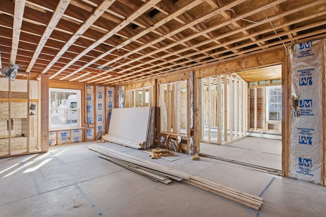 77 Straw Road, Manchester, NH 03102