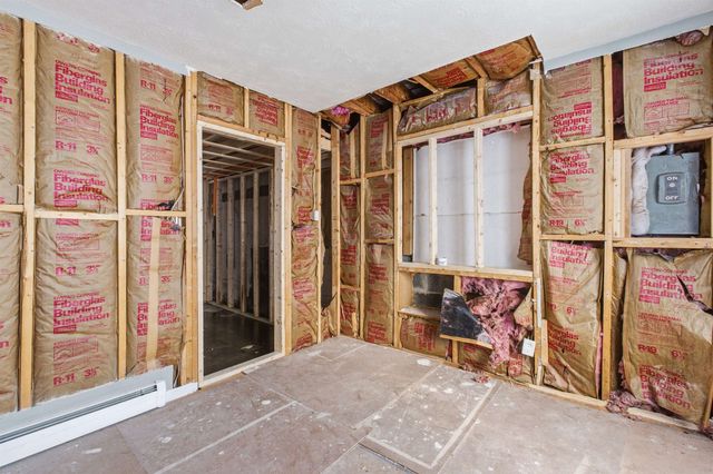 77 Straw Road, Manchester, NH 03102