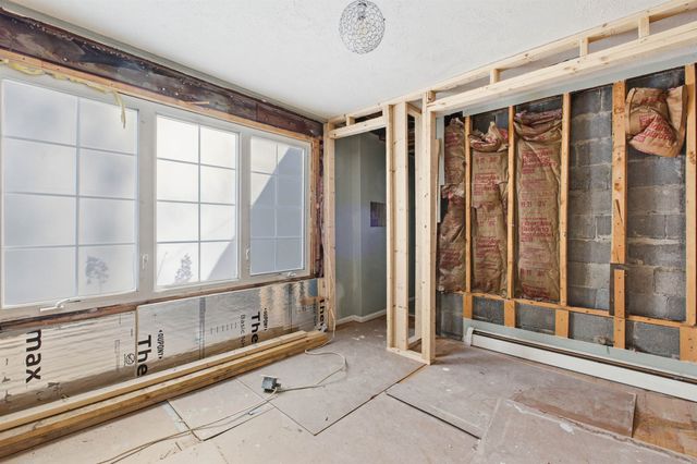 77 Straw Road, Manchester, NH 03102