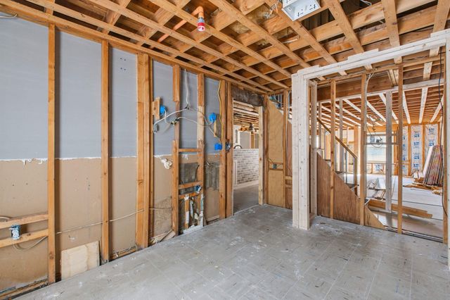 77 Straw Road, Manchester, NH 03102