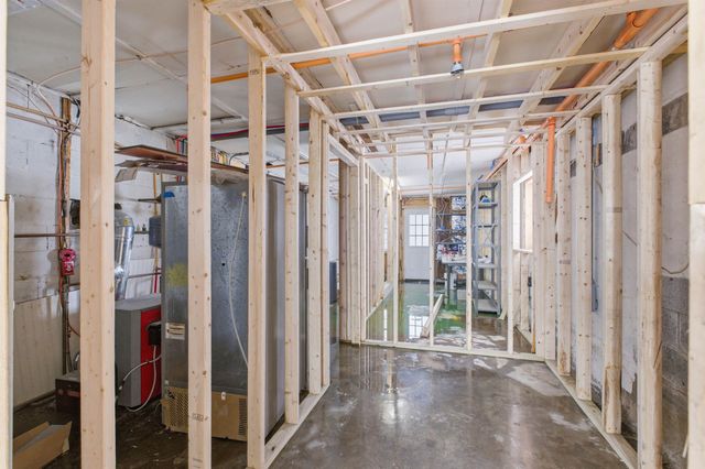 77 Straw Road, Manchester, NH 03102