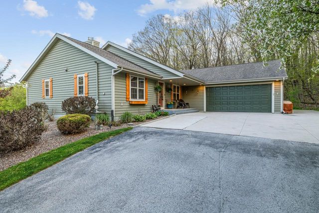 W6641 Briar RUN, Plymouth, WI 53073
