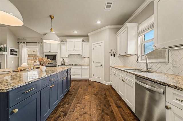 4202 SW Acres Avenue, Bentonville, AR 72713