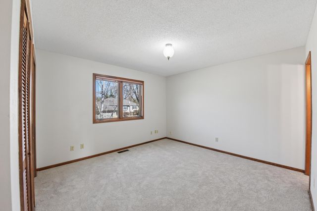 1270 Burke Avenue W, Roseville, MN 55113