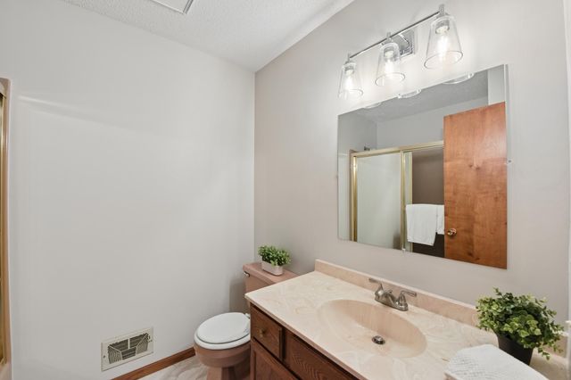 1270 Burke Avenue W, Roseville, MN 55113