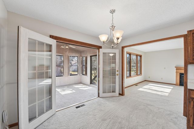 1270 Burke Avenue W, Roseville, MN 55113