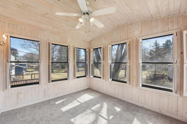 1270 Burke Avenue W, Roseville, MN 55113