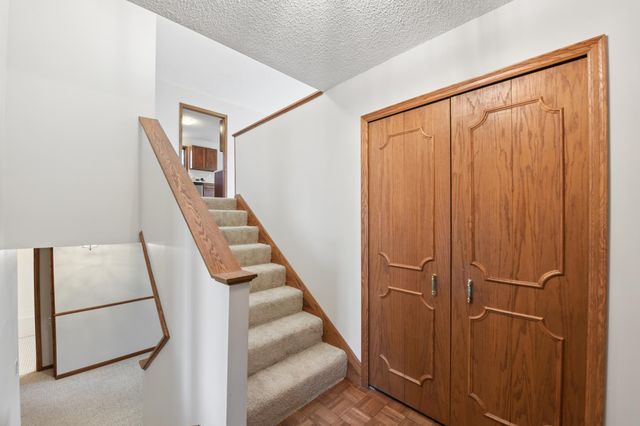 1270 Burke Avenue W, Roseville, MN 55113