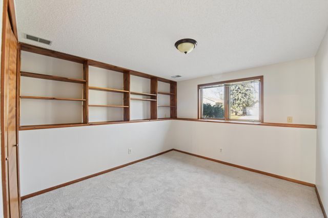 1270 Burke Avenue W, Roseville, MN 55113