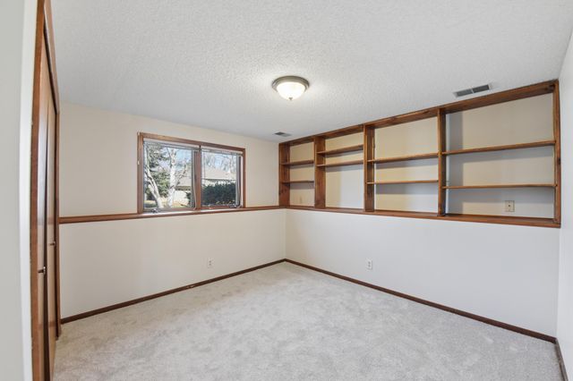 1270 Burke Avenue W, Roseville, MN 55113