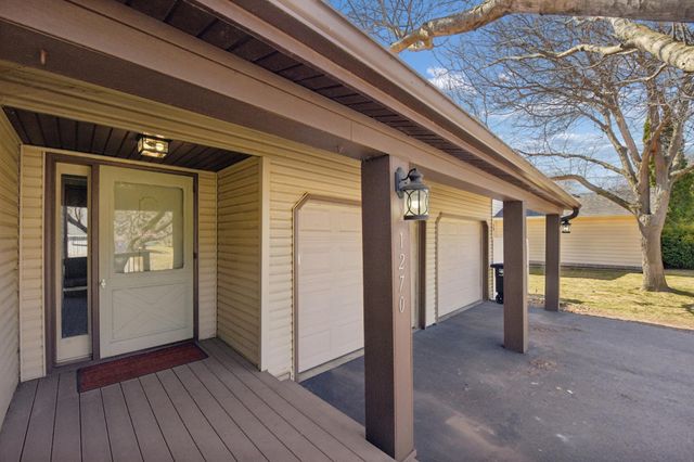 1270 Burke Avenue W, Roseville, MN 55113