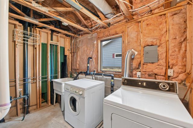 1270 Burke Avenue W, Roseville, MN 55113