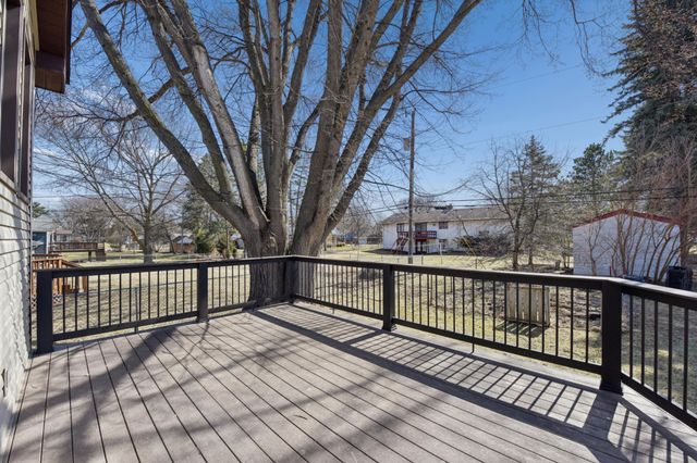 1270 Burke Avenue W, Roseville, MN 55113