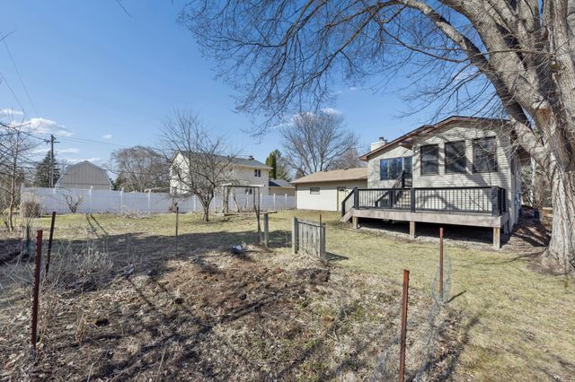 1270 Burke Avenue W, Roseville, MN 55113