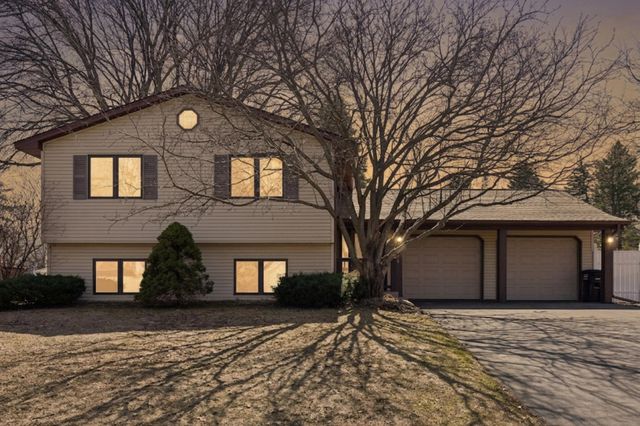 1270 Burke Avenue W, Roseville, MN 55113