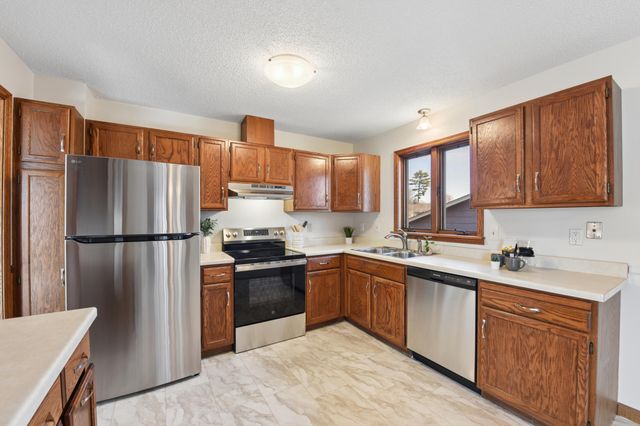 1270 Burke Avenue W, Roseville, MN 55113