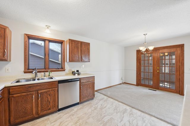 1270 Burke Avenue W, Roseville, MN 55113