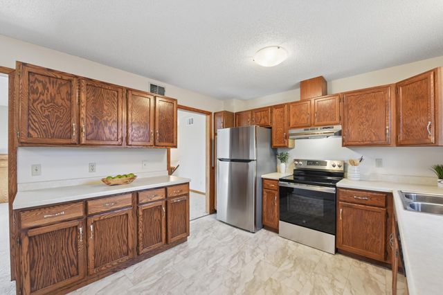 1270 Burke Avenue W, Roseville, MN 55113