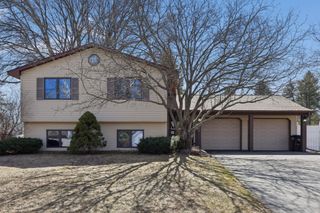 1270 Burke Avenue W, Roseville, MN 55113