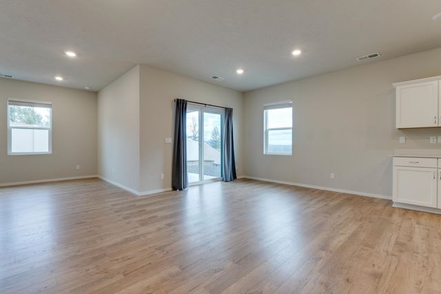 8207 S Avery Rd, Cheney, WA 99004