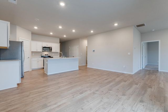 8207 S Avery Rd, Cheney, WA 99004