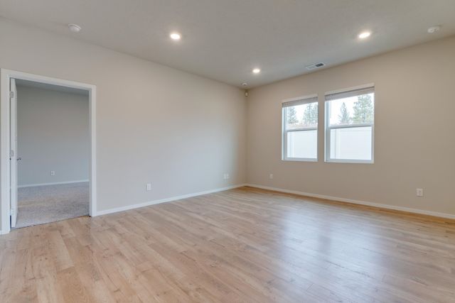 8207 S Avery Rd, Cheney, WA 99004