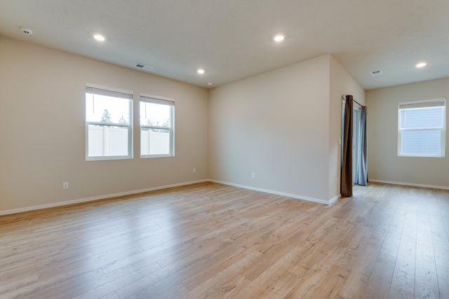 8207 S Avery Rd, Cheney, WA 99004