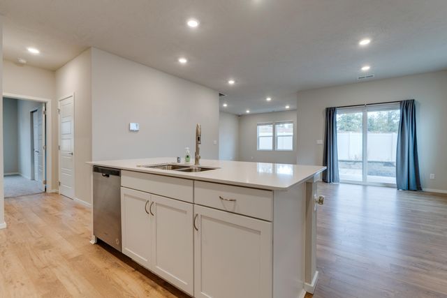 8207 S Avery Rd, Cheney, WA 99004