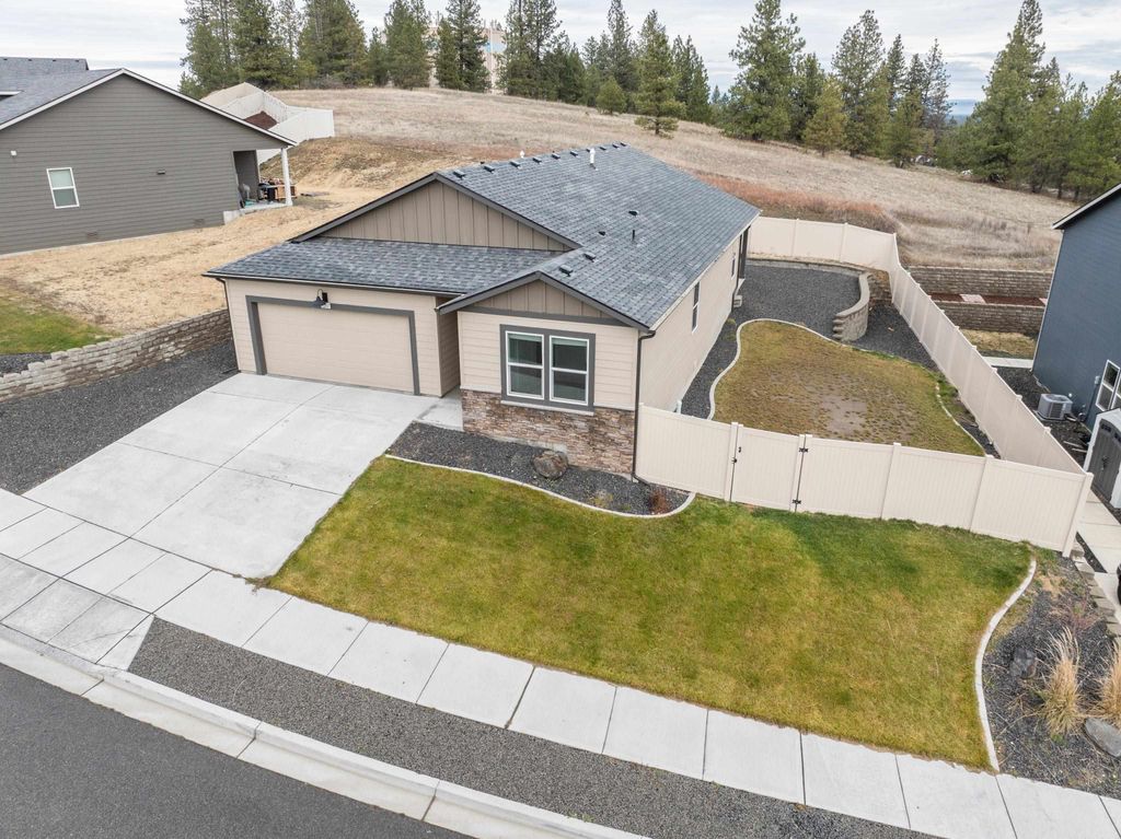 8207 S Avery Rd, Cheney, WA 99004