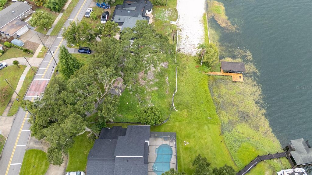 Image 14 of property listing at 2121 NELA AVENUE, Belle Isle, FL 32809