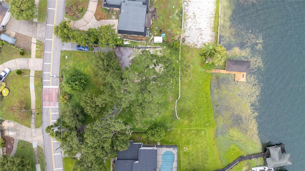 Image 16 of property listing at 2121 NELA AVENUE, Belle Isle, FL 32809