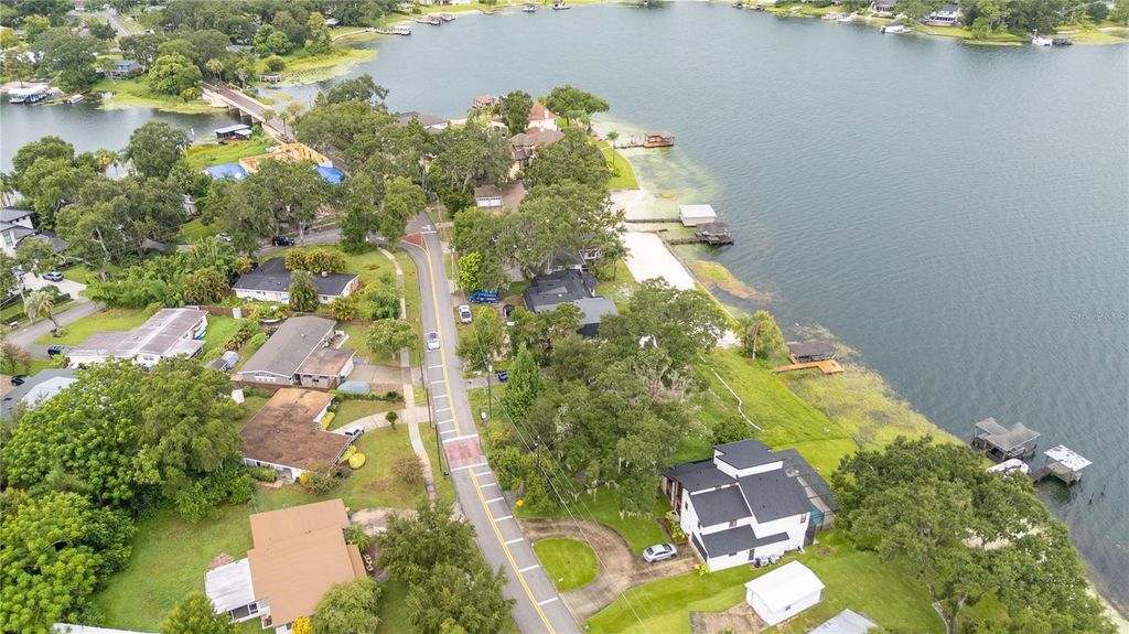 Image 19 of property listing at 2121 NELA AVENUE, Belle Isle, FL 32809