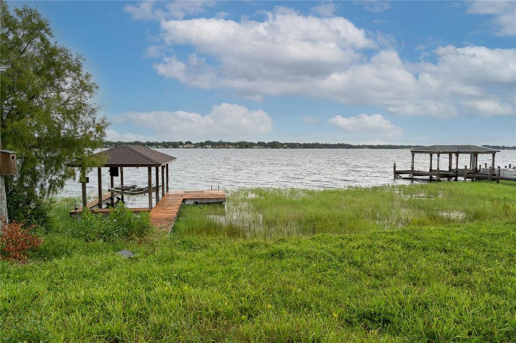 Image 23 of property listing at 2121 NELA AVENUE, Belle Isle, FL 32809