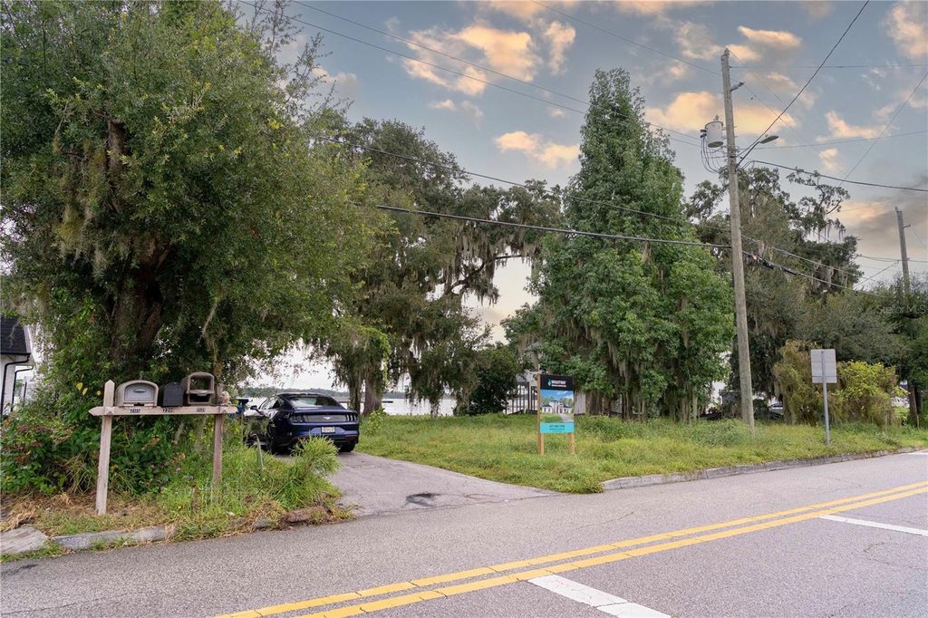 Image 28 of property listing at 2121 NELA AVENUE, Belle Isle, FL 32809