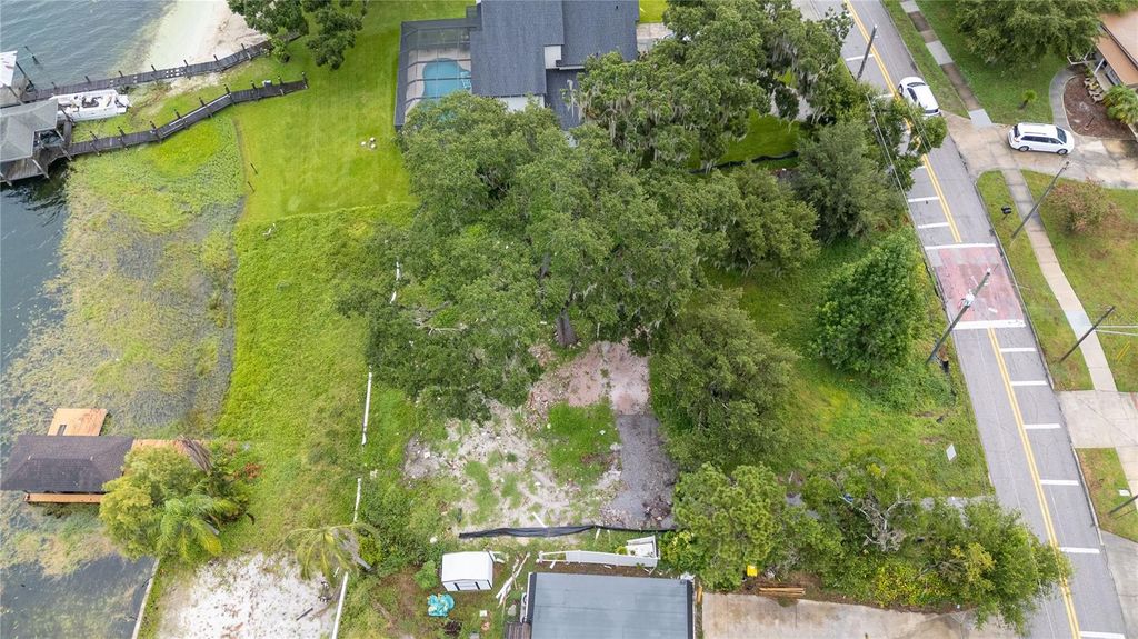 Image 5 of property listing at 2121 NELA AVENUE, Belle Isle, FL 32809