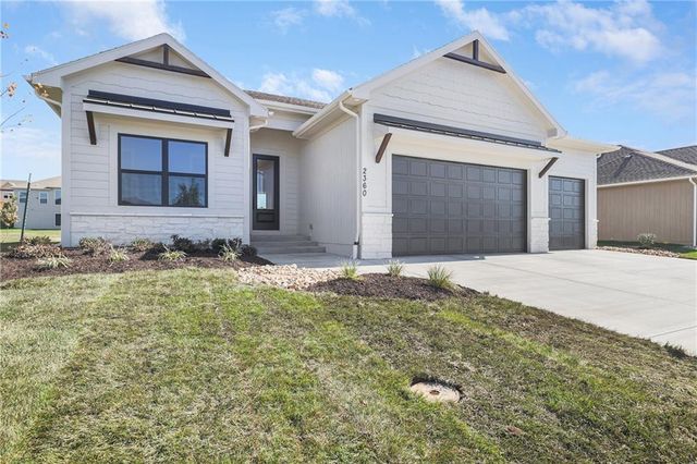 7920 SE Hoot Owl Street, Blue Springs, MO 64014