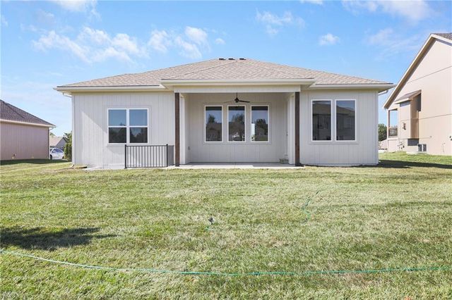 7920 SE Hoot Owl Street, Blue Springs, MO 64014