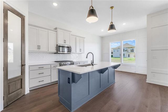 7920 SE Hoot Owl Street, Blue Springs, MO 64014