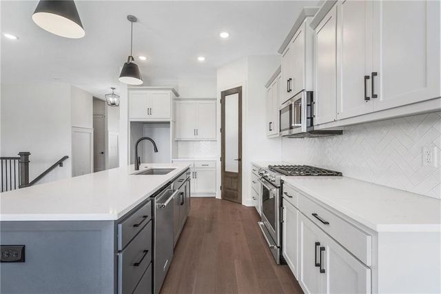 7920 SE Hoot Owl Street, Blue Springs, MO 64014