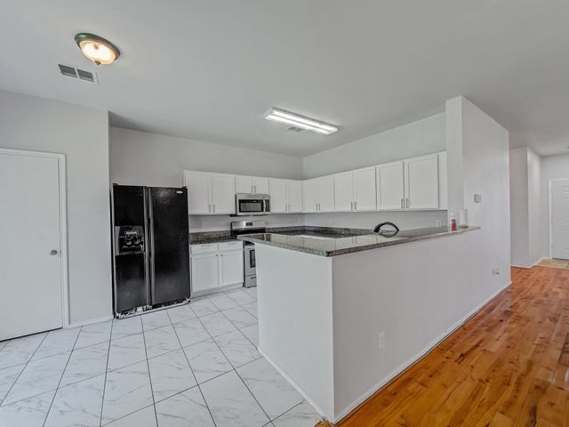 905 Hems Lane, Arlington, TX 76001