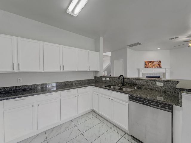 905 Hems Lane, Arlington, TX 76001