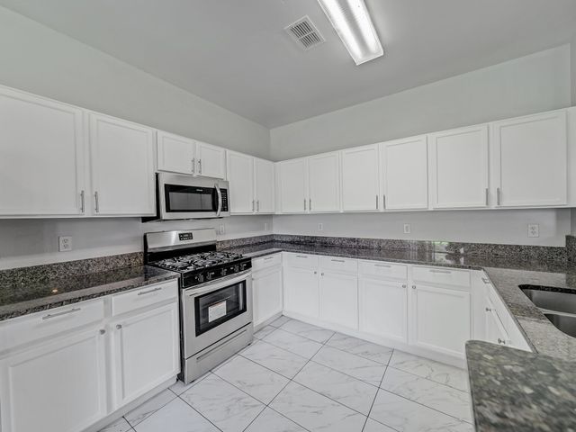 905 Hems Lane, Arlington, TX 76001