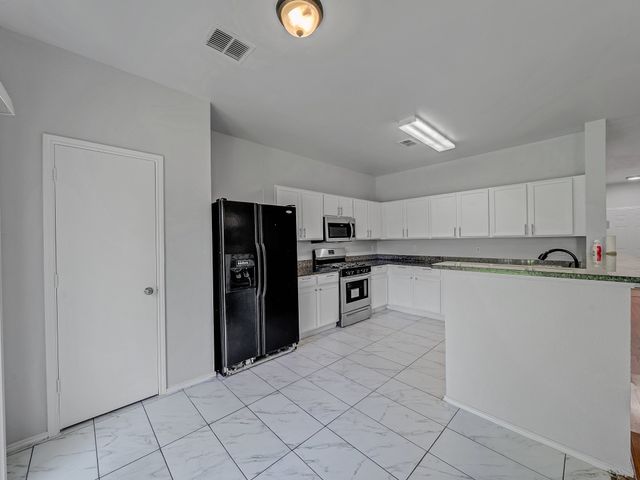 905 Hems Lane, Arlington, TX 76001