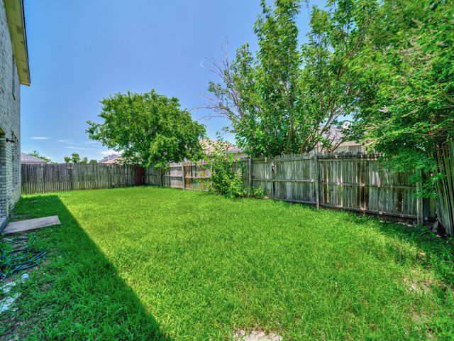 905 Hems Lane, Arlington, TX 76001