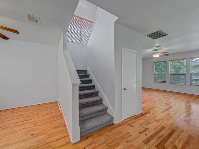 905 Hems Lane, Arlington, TX 76001